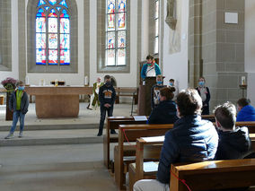 Vorstellung der Kommunionkinder in St. Crescentius (Foto: Karl-Franz Thiede)